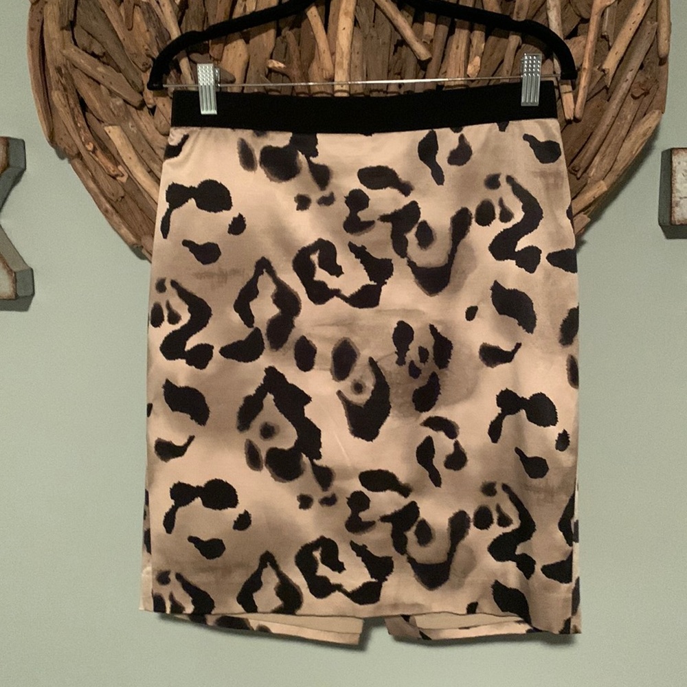 Beautiful Ann Taylor lined Animal print skirt